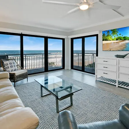 Updated Direct Oceanfront Condo With A Balcony, Beachfront Heated Pool And Beach Access